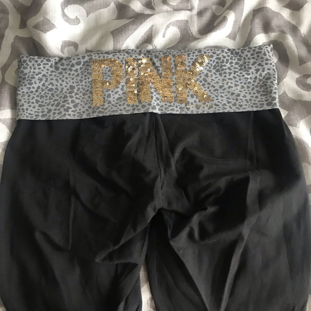 vs pink yoga leggings